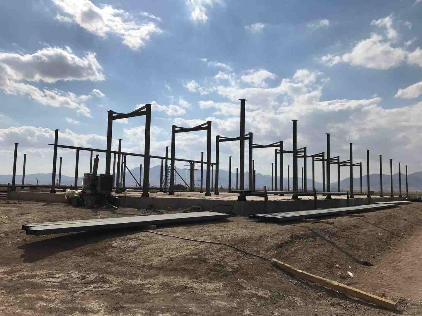 کانتین اتمام نصب ستون ها (2)